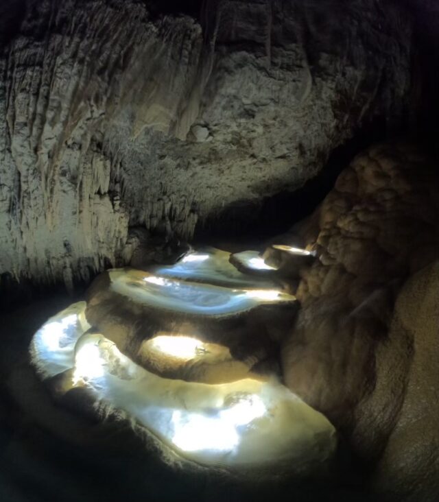 パンプキンホール（パンプキン鍾乳洞）