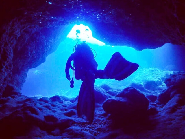 青の洞窟 シュノーケリング ダイビング