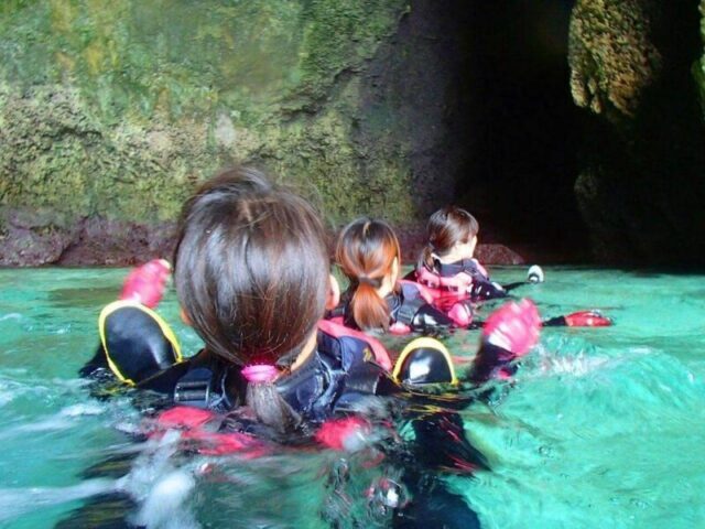 青の洞窟 シュノーケリング カヤック